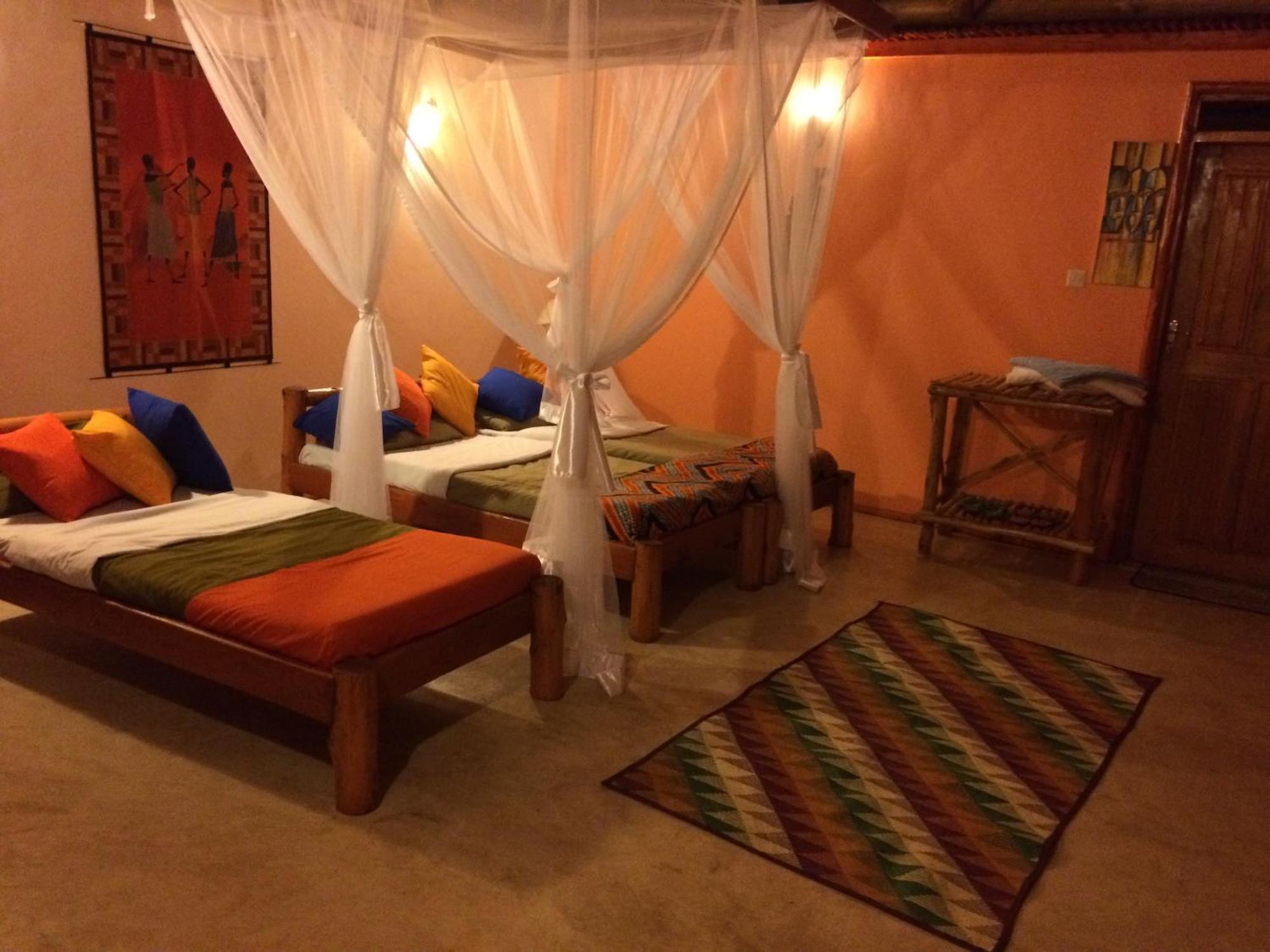 Wild Tracks Overland Camp Kasese Room photo